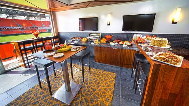 slideshow_partysuites.jpg